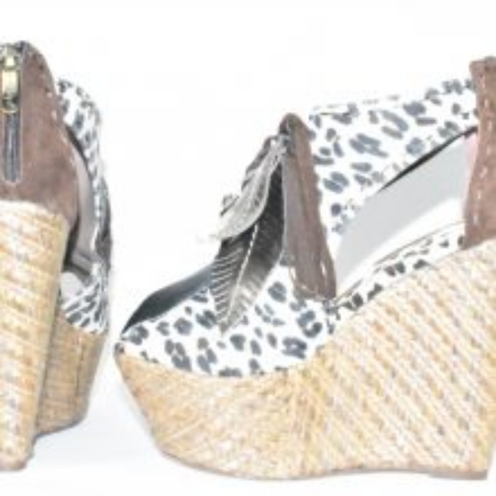 DEVOUR - Picture 2 of 4